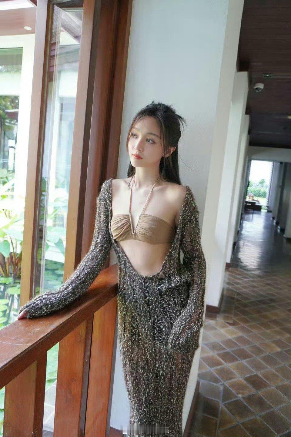 搔首弄姿的年轻妹子[32P]