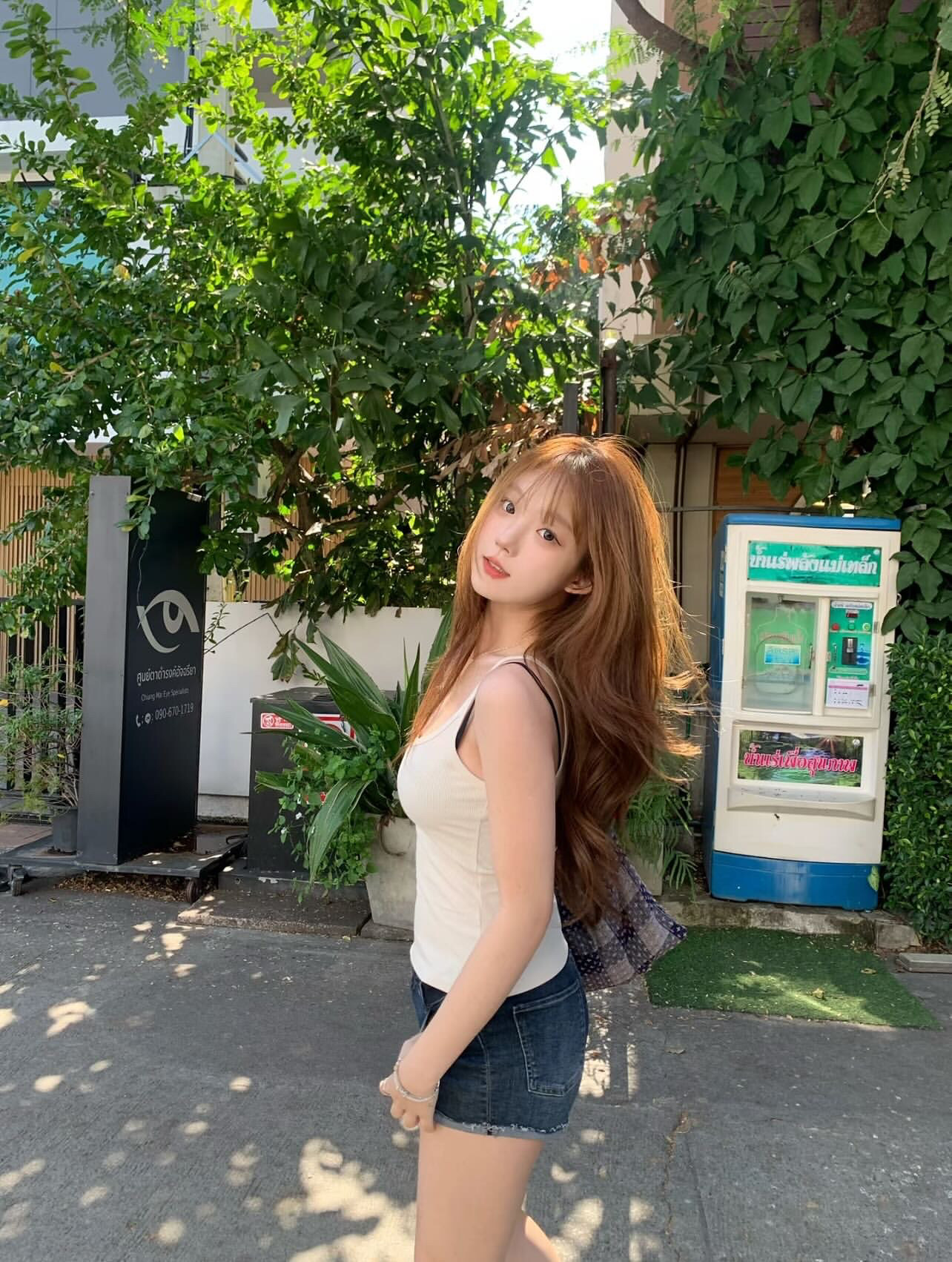 搔首弄姿的年轻妹子[32P]