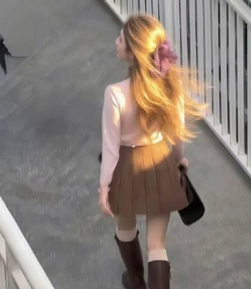 搔首弄姿的年轻妹子[32P]