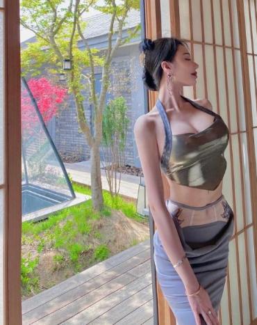 花好月圆美女姐姐