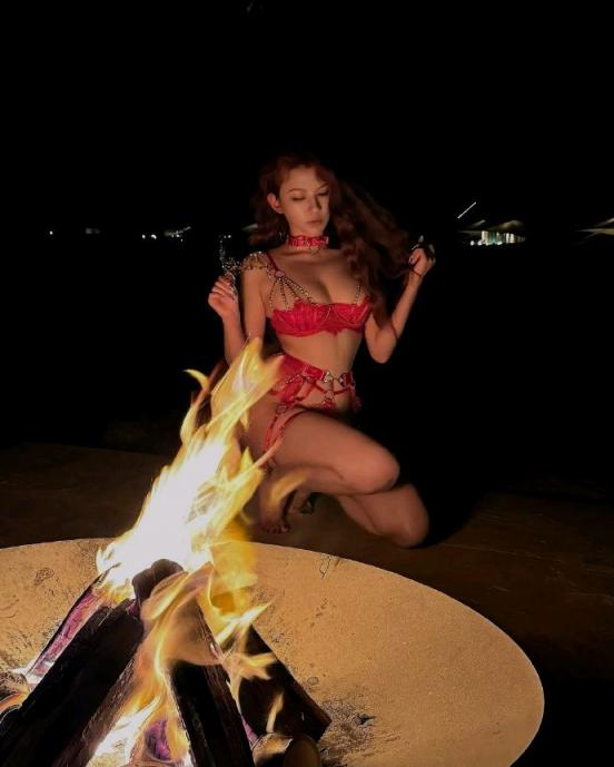 每日穿搭OOTD与假日穿搭判若两人