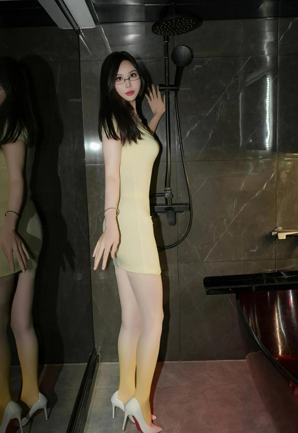 漂亮的小姐姐［35P］