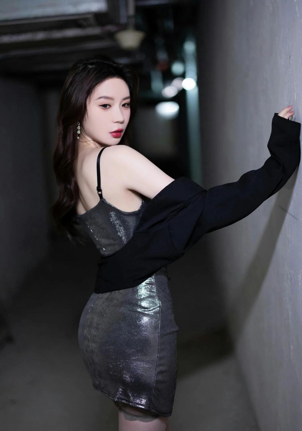 漂亮的小姐姐［35P］