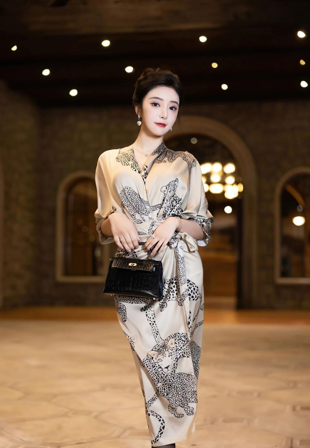 漂亮小姐姐黑丝大长腿