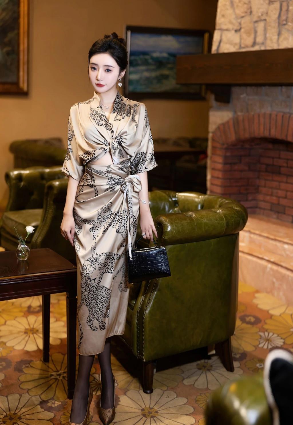 漂亮小姐姐黑丝大长腿