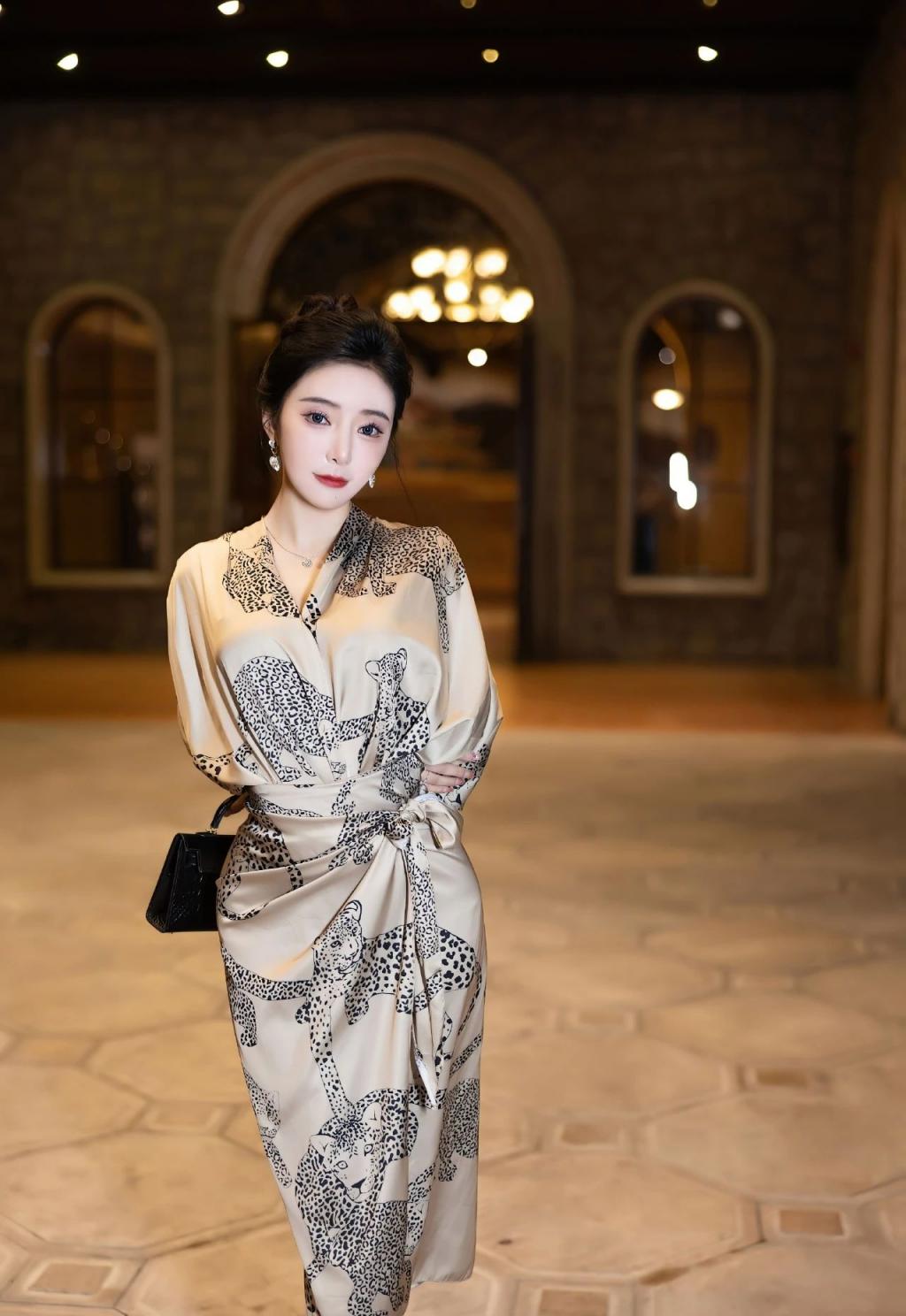 漂亮小姐姐黑丝大长腿