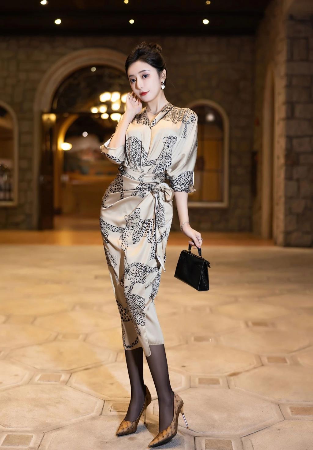 漂亮小姐姐黑丝大长腿