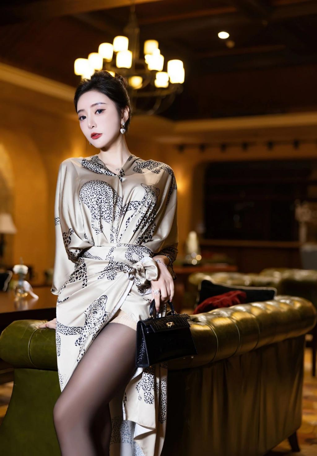 漂亮小姐姐黑丝大长腿