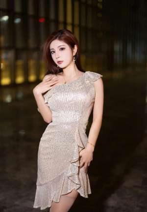 漂亮的小姐姐［35P］