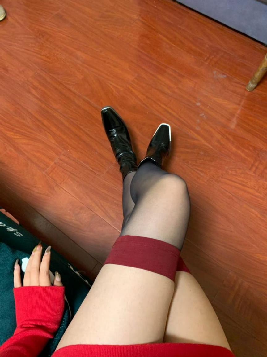 红丝袜黑高根，直刺男人的心窝