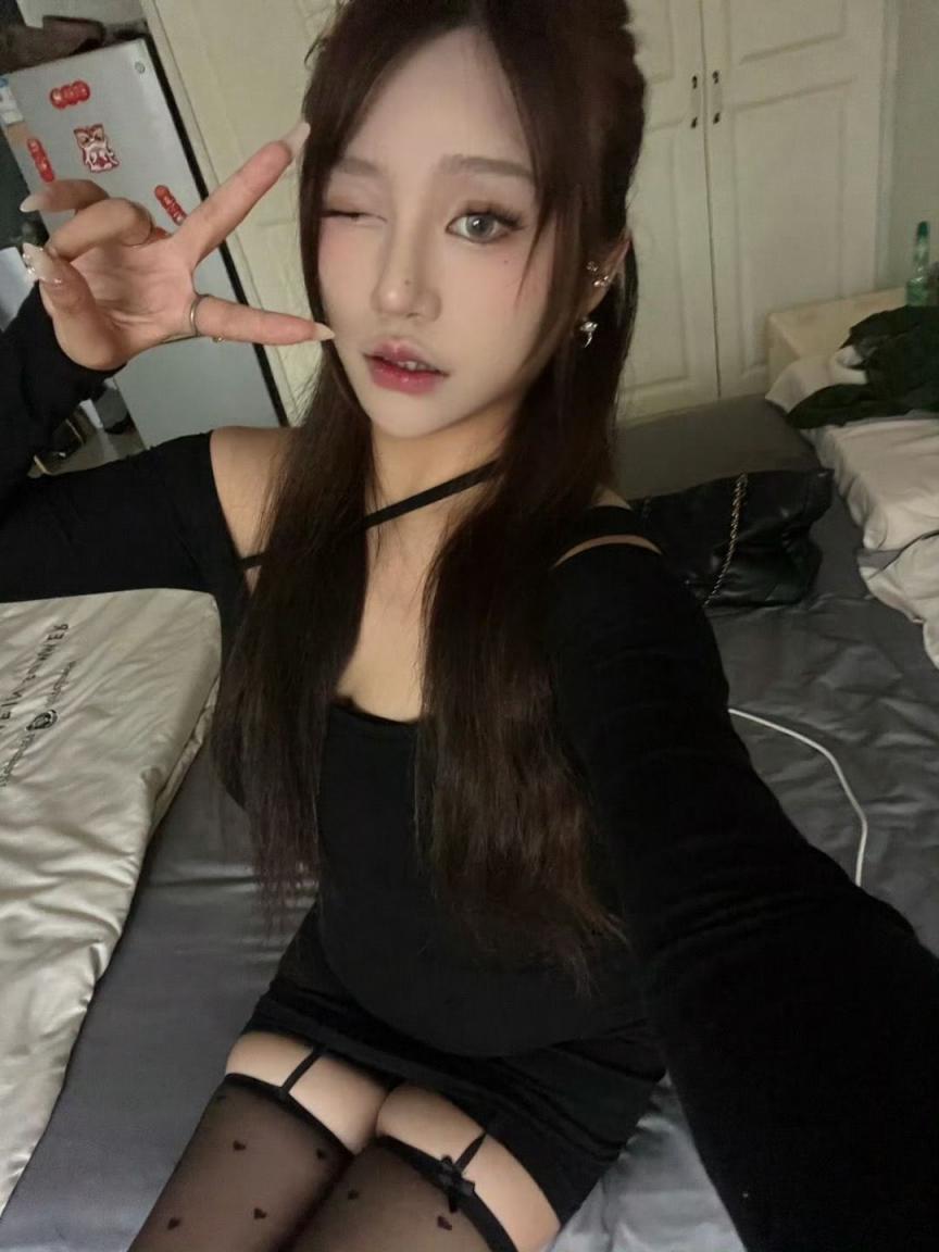 红丝袜黑高根，直刺男人的心窝