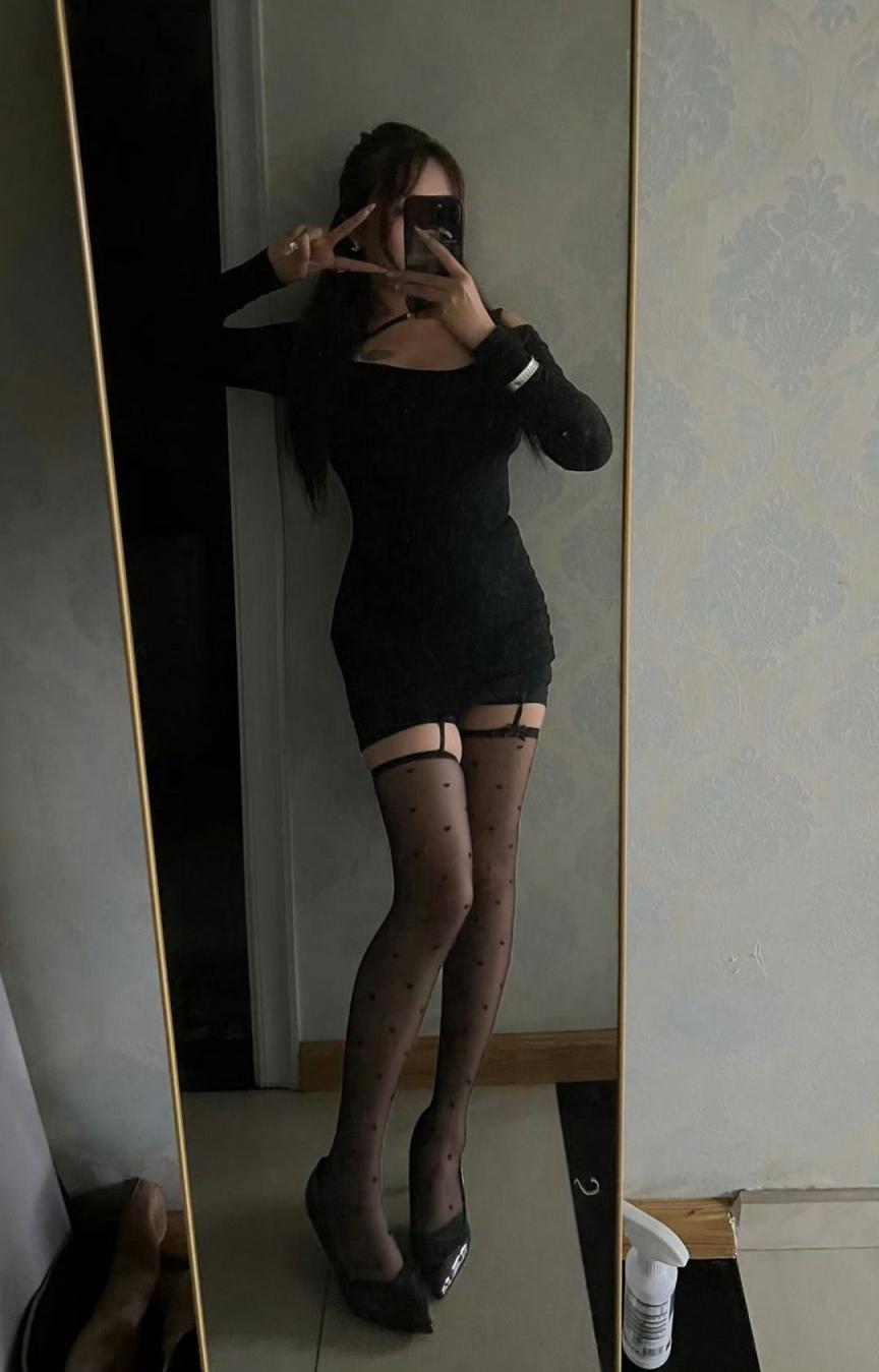 红丝袜黑高根，直刺男人的心窝