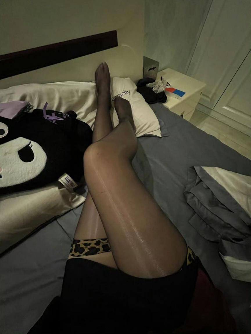 红丝袜黑高根，直刺男人的心窝