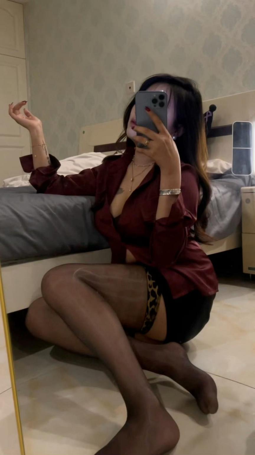 红丝袜黑高根，直刺男人的心窝