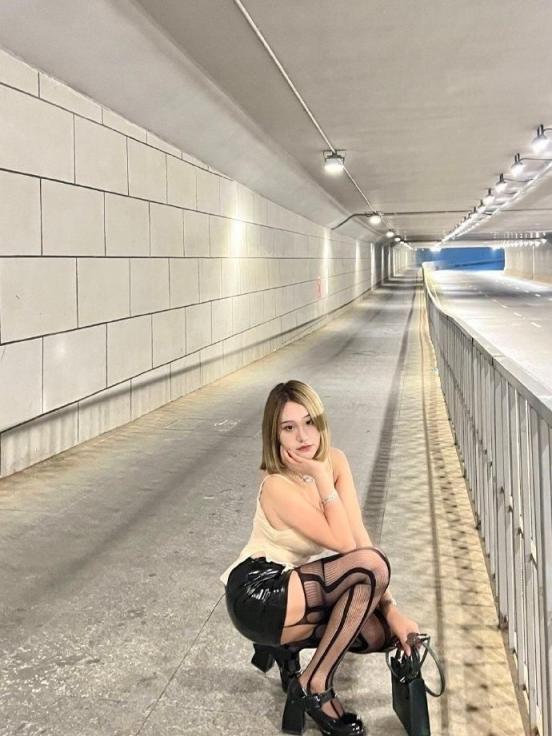 红丝袜黑高根，直刺男人的心窝