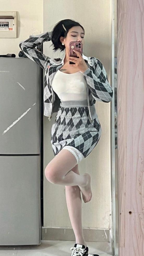 红丝袜黑高根，直刺男人的心窝