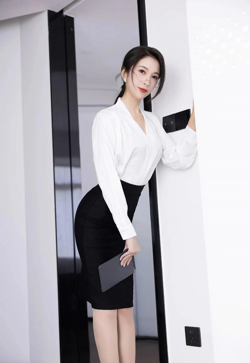 酷飒小秘书漂亮