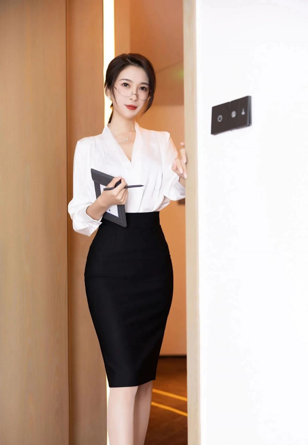 酷飒小秘书漂亮