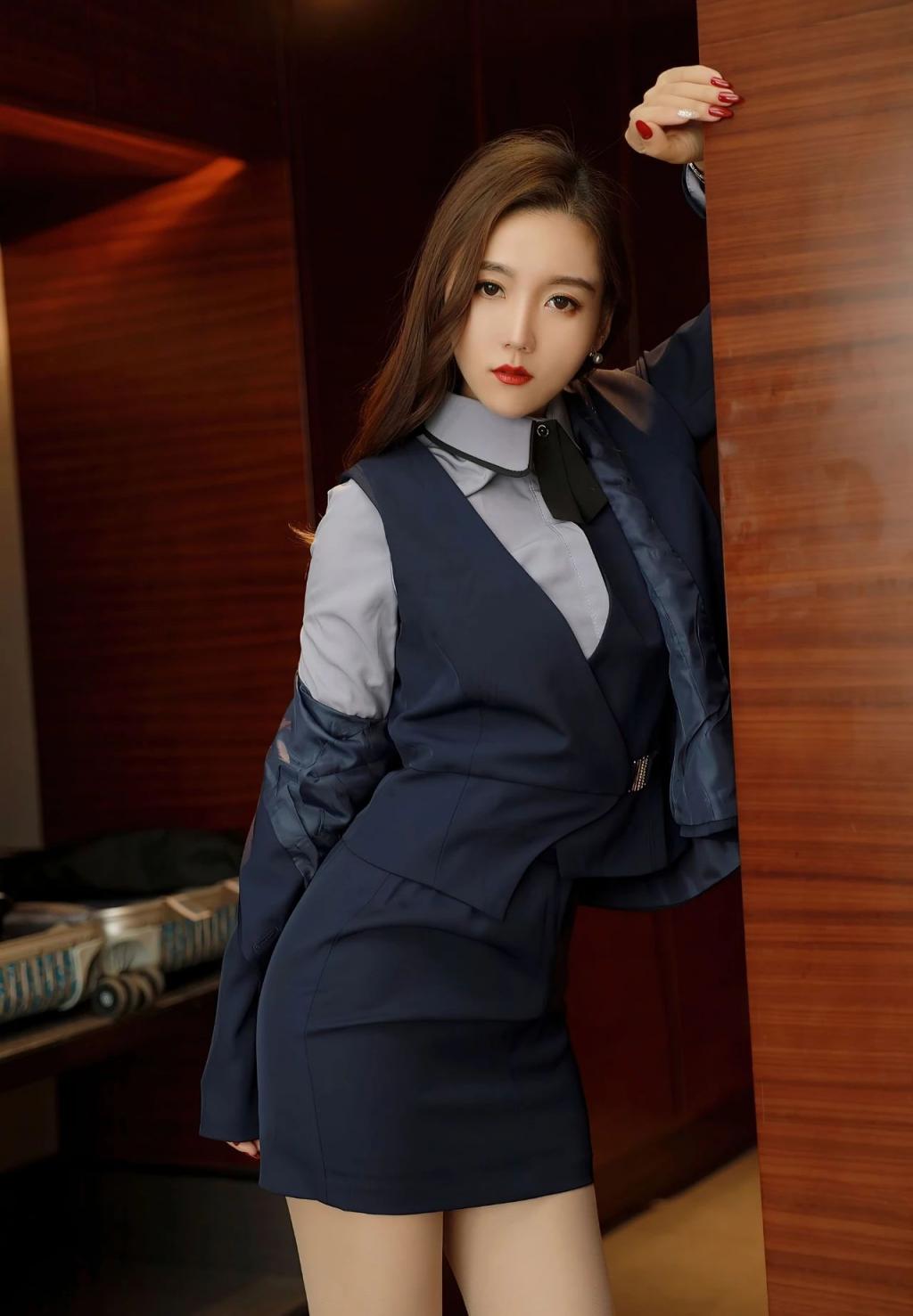 酷飒小秘书漂亮