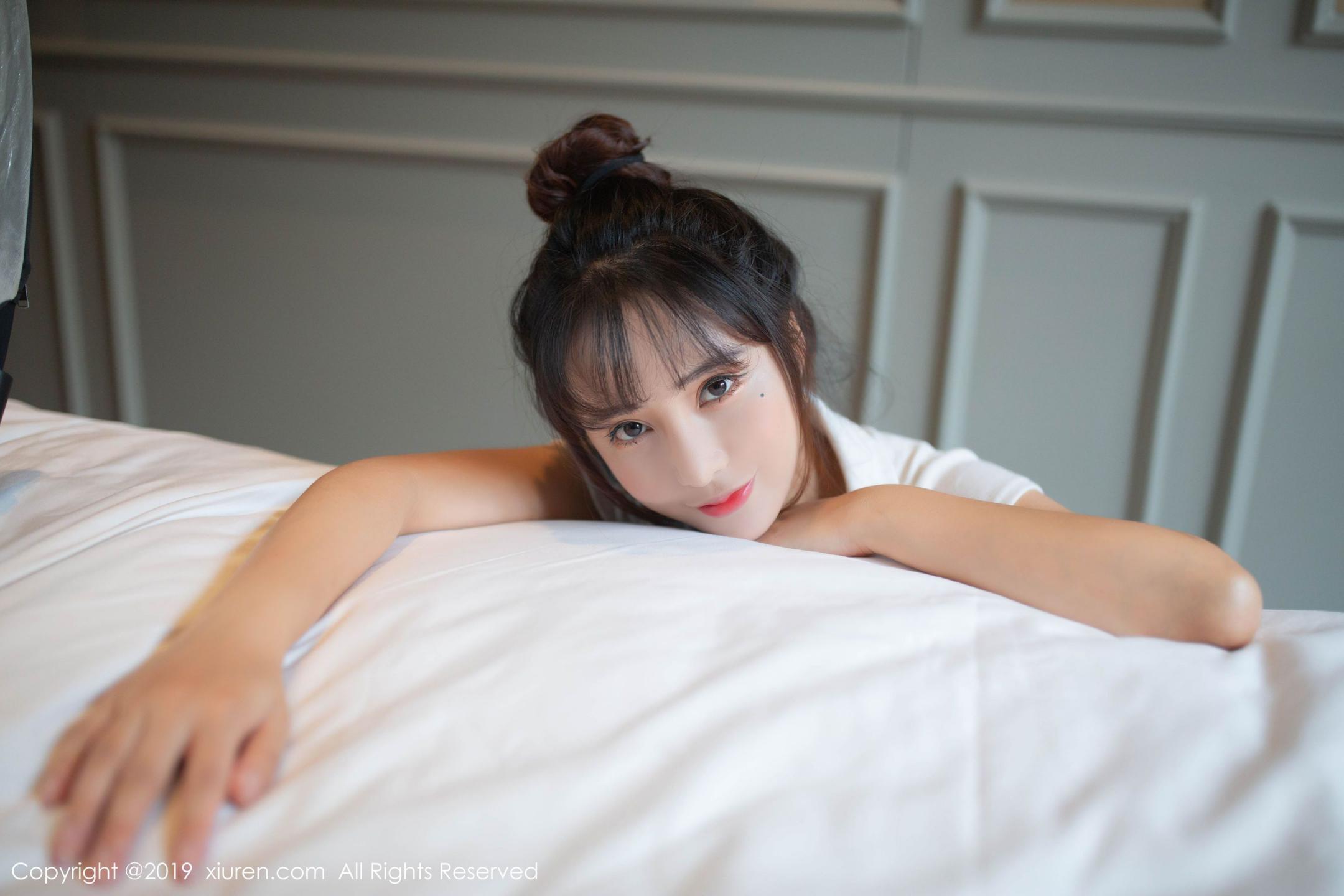 陶喜乐lele性感学生装下凹凸曼妙身姿