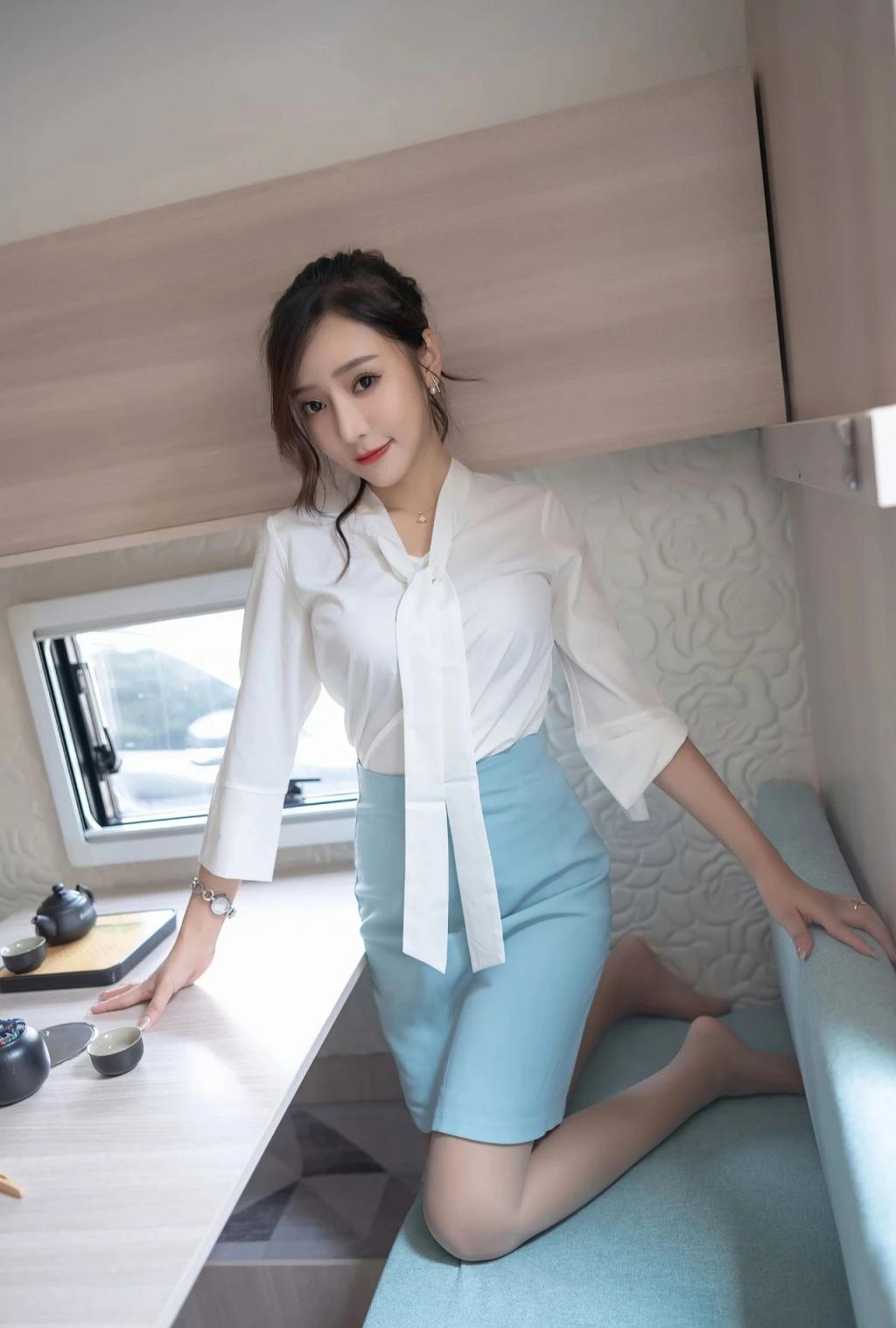 肉丝大长腿的小姐姐