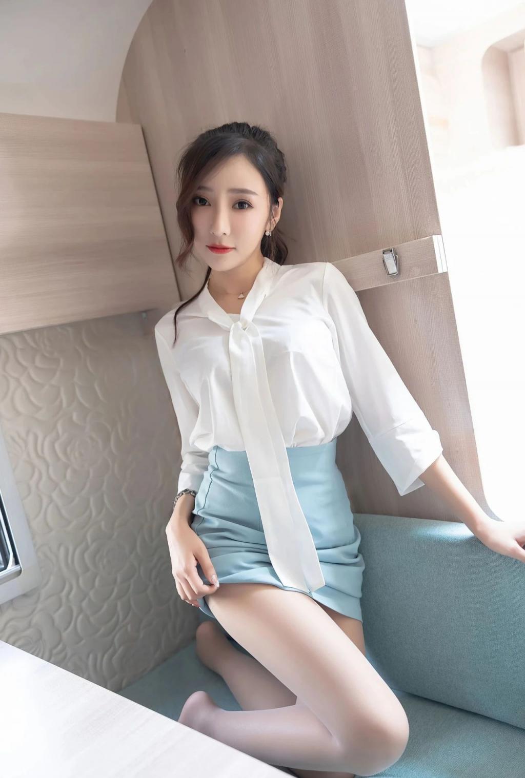 肉丝大长腿的小姐姐