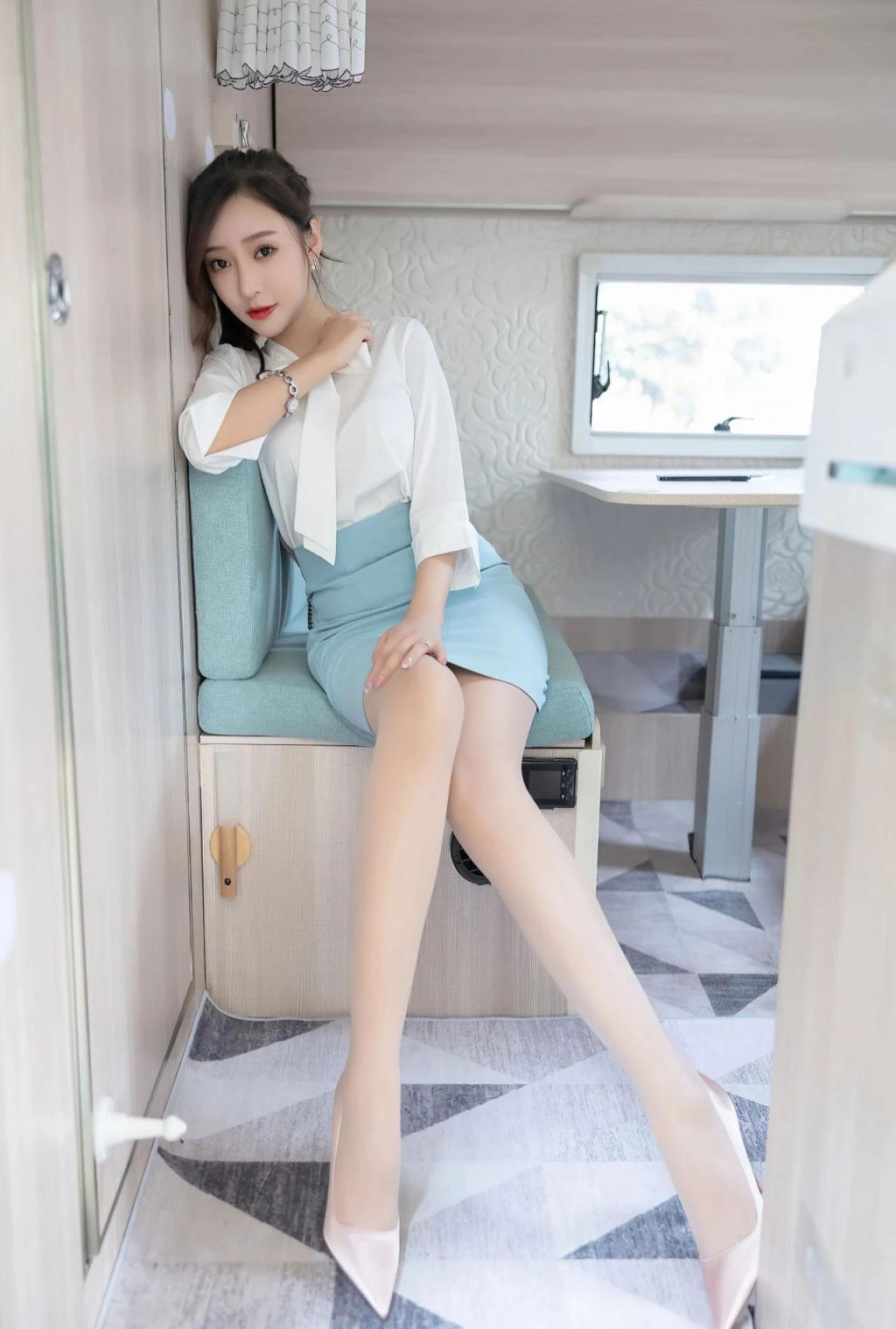 肉丝大长腿的小姐姐