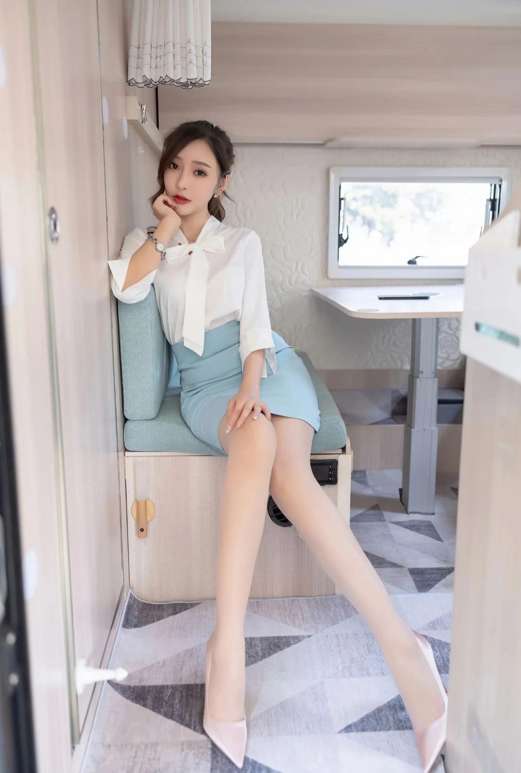 肉丝大长腿的小姐姐