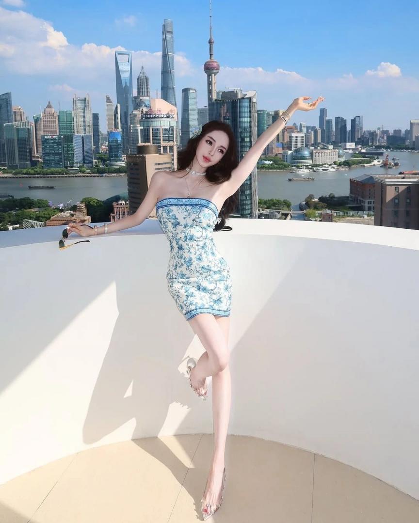 紧身包臀裙，高跟大长腿