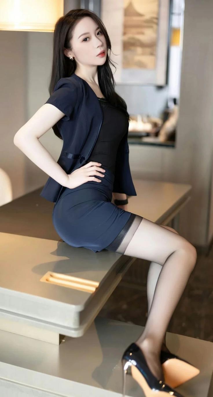 蜂腰翘臀大长腿