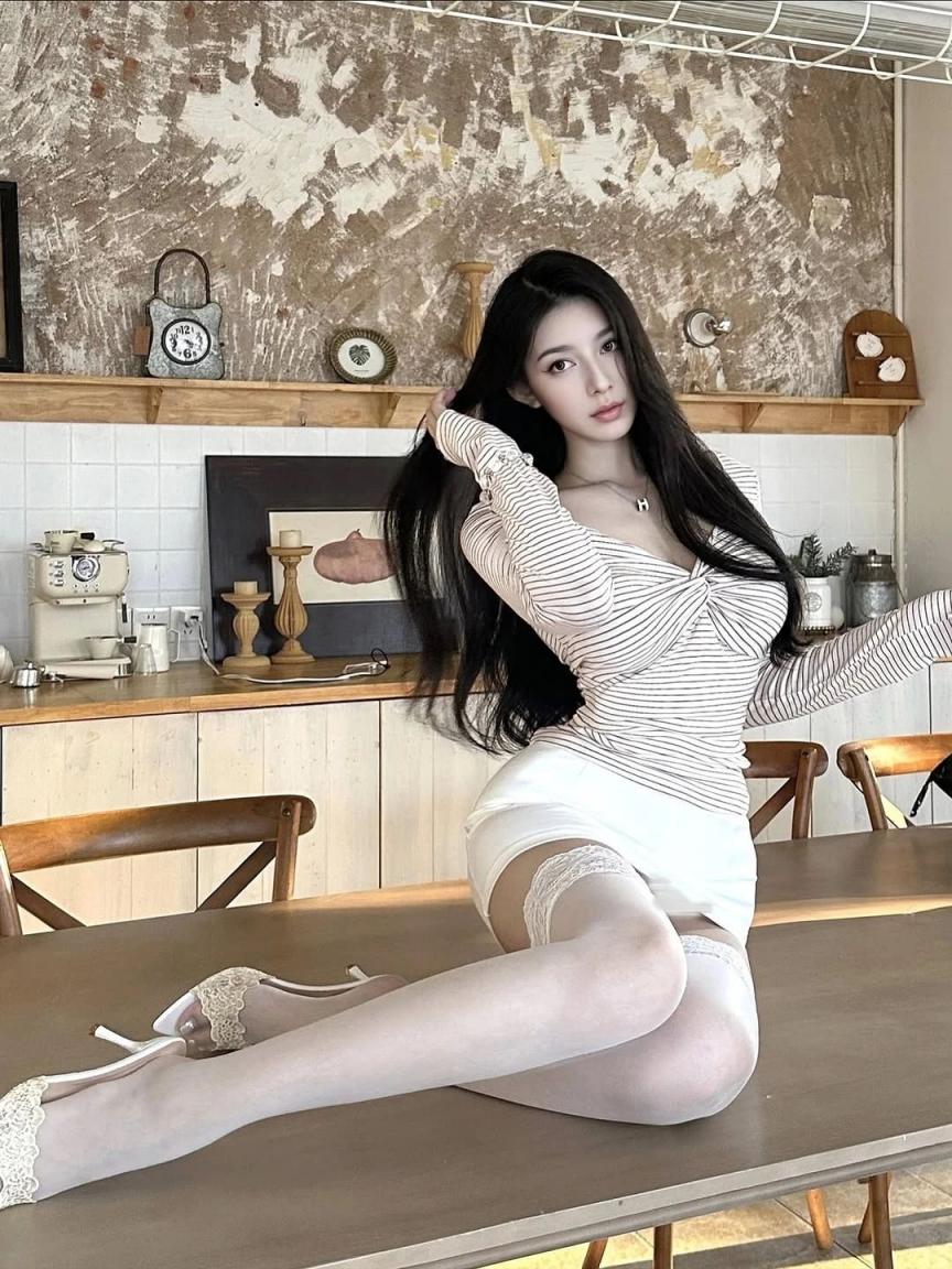 蜂腰翘臀大长腿