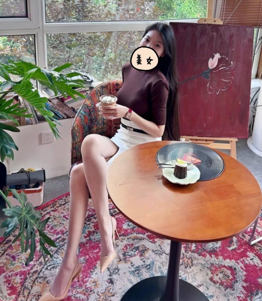 漂亮小姐姐[25P]