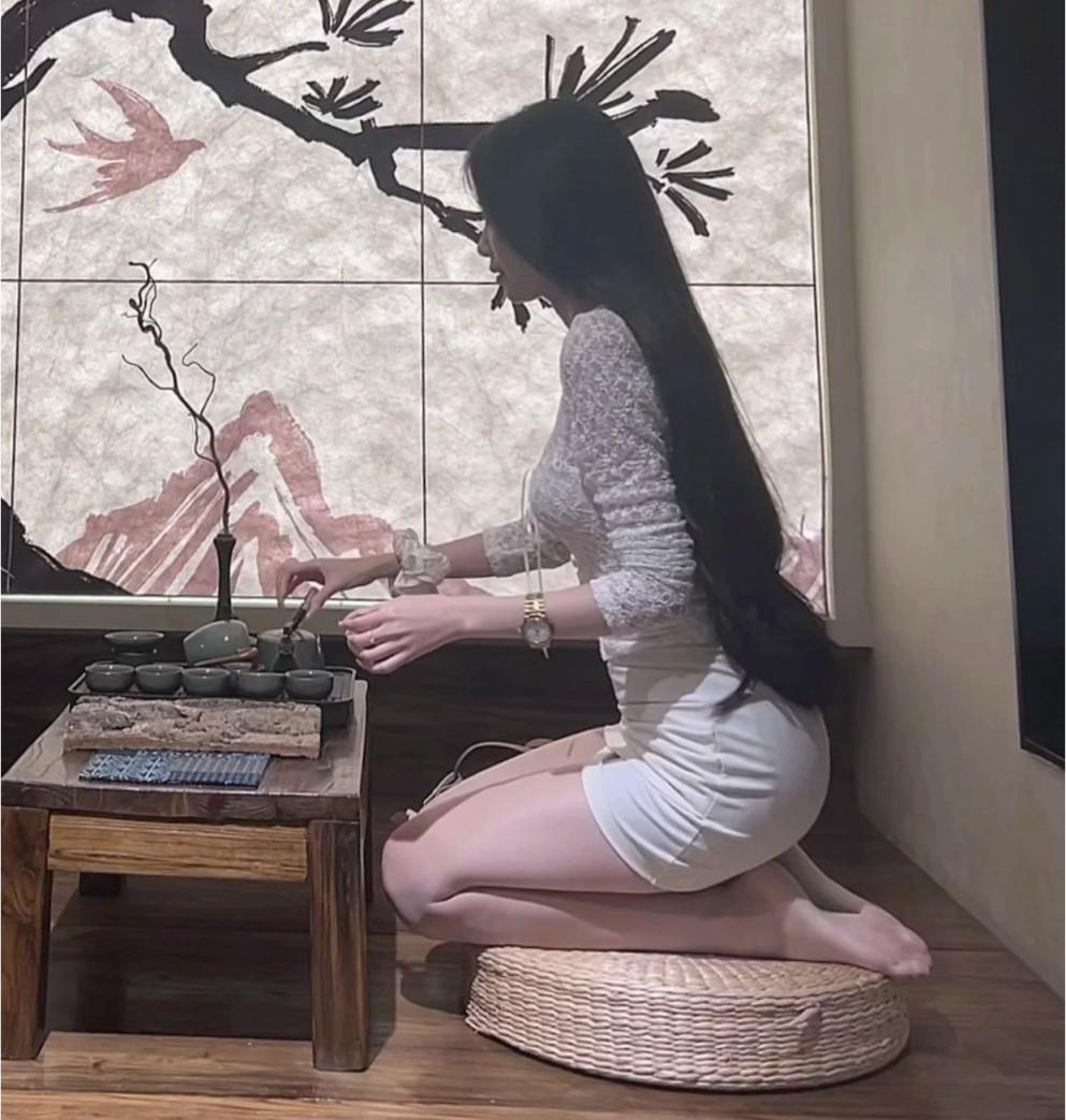 漂亮小姐姐[25P]