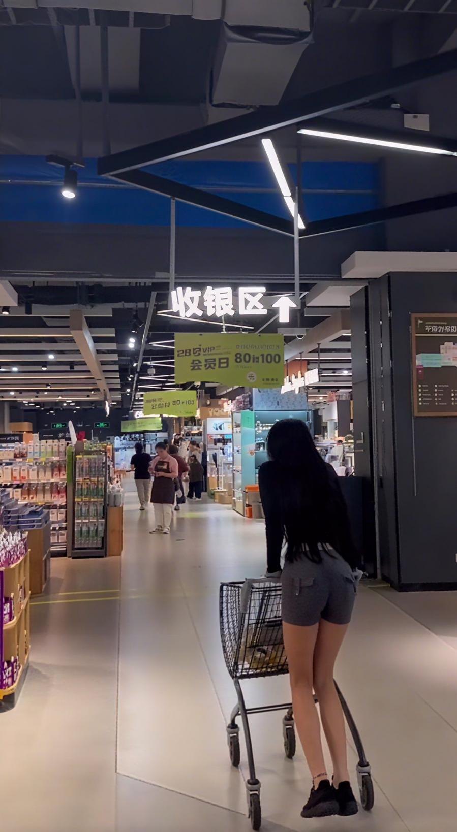 漂亮小姐姐[25P]