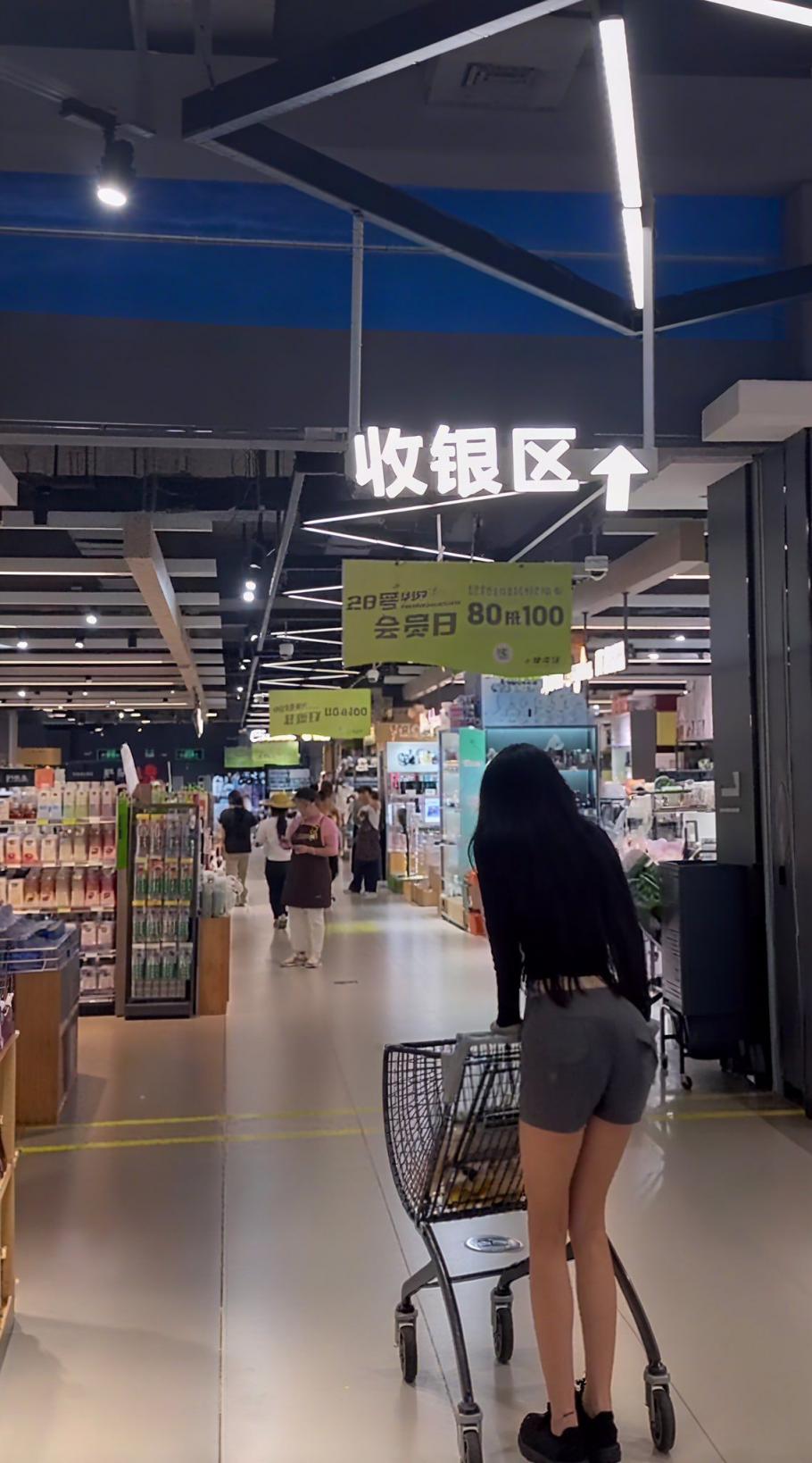 漂亮小姐姐[25P]