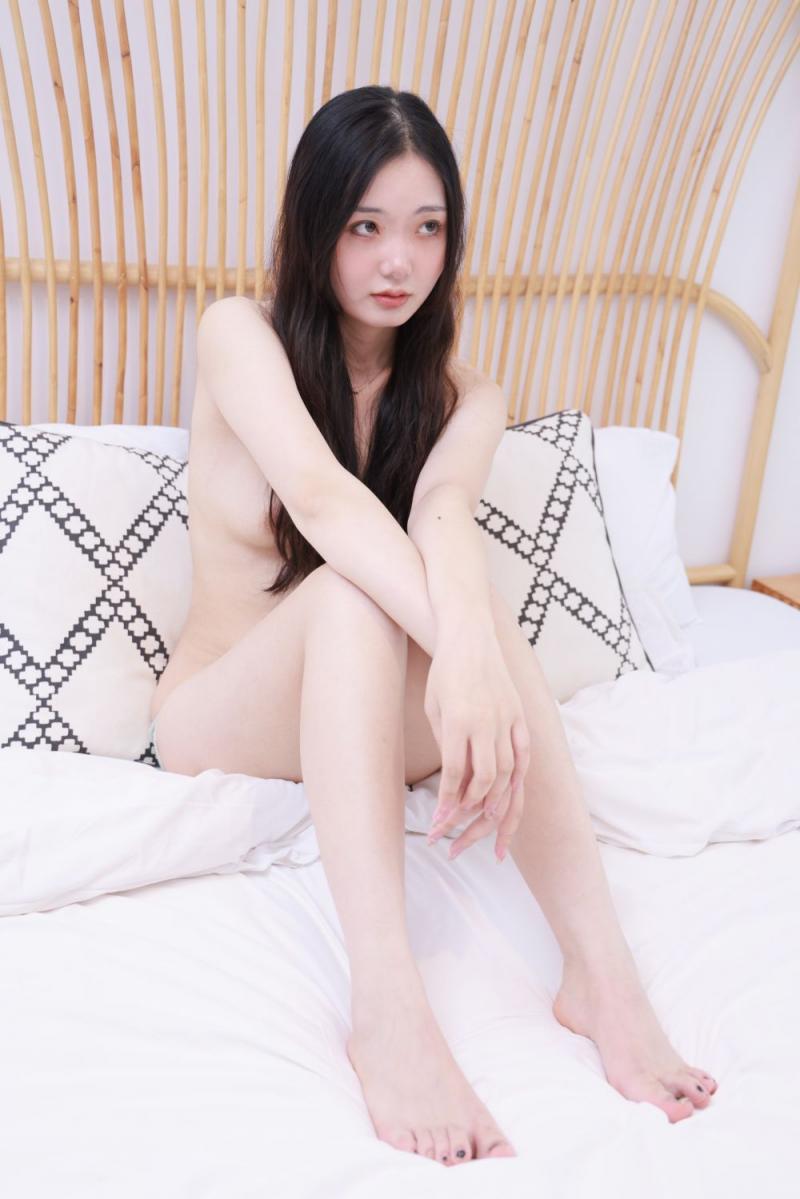 白嫩的妹子看着特诱人