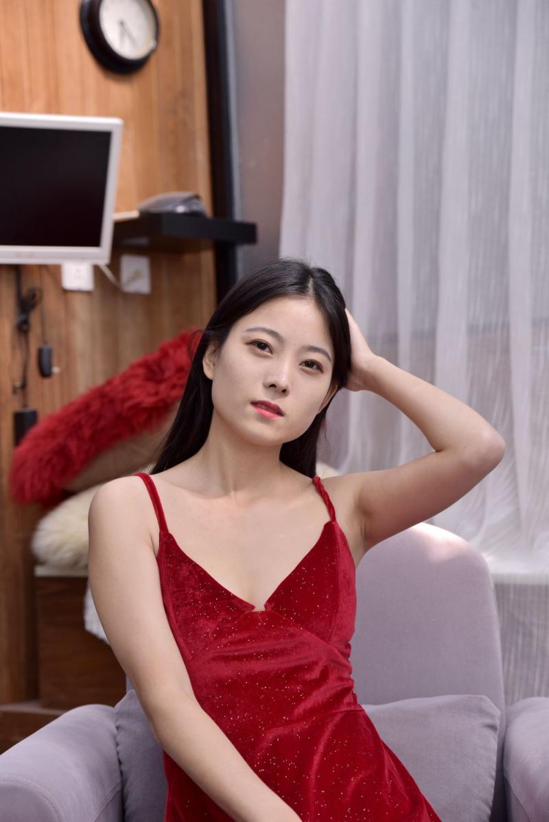 红衣妹子肉体白嫩漂亮