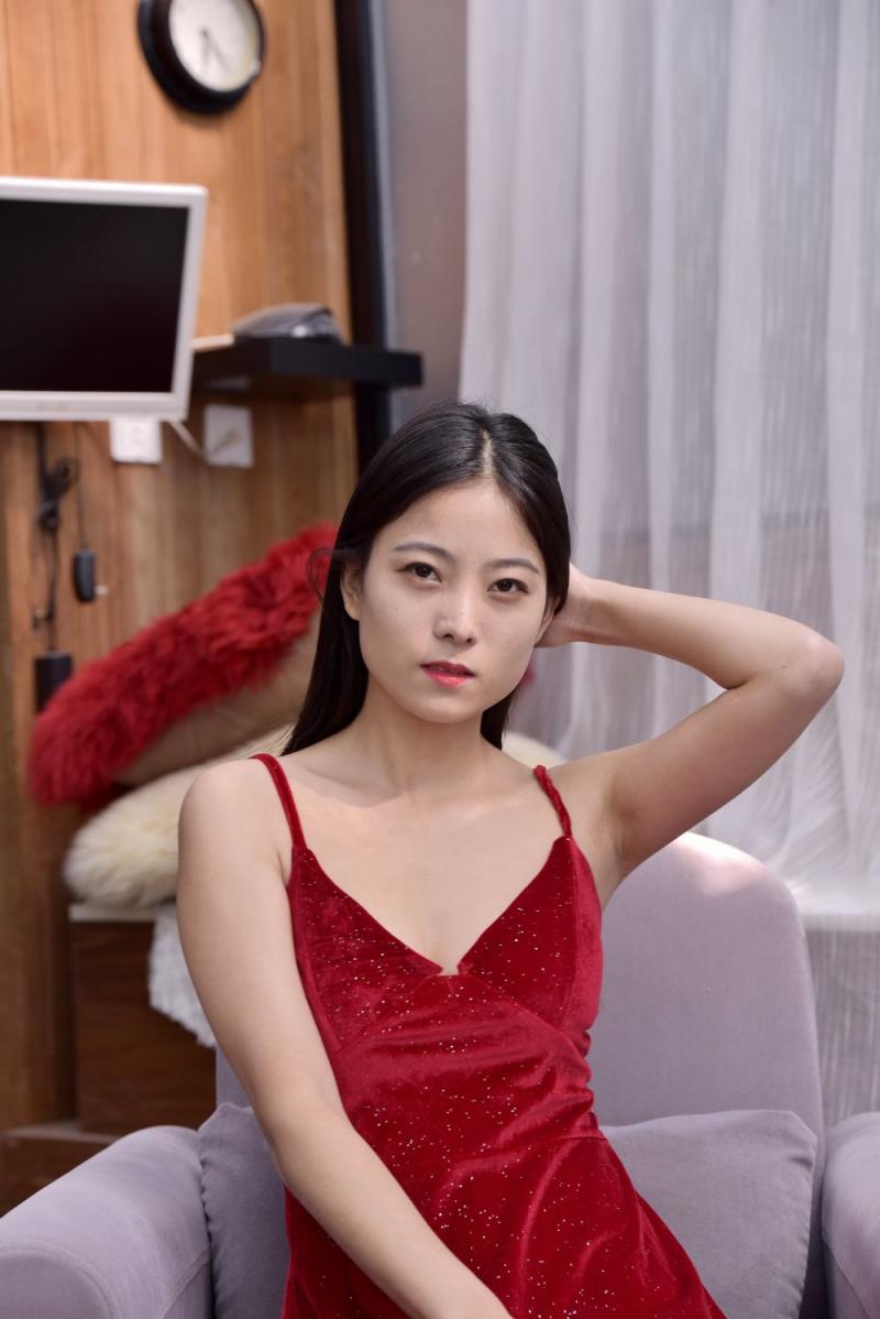 红衣妹子肉体白嫩漂亮