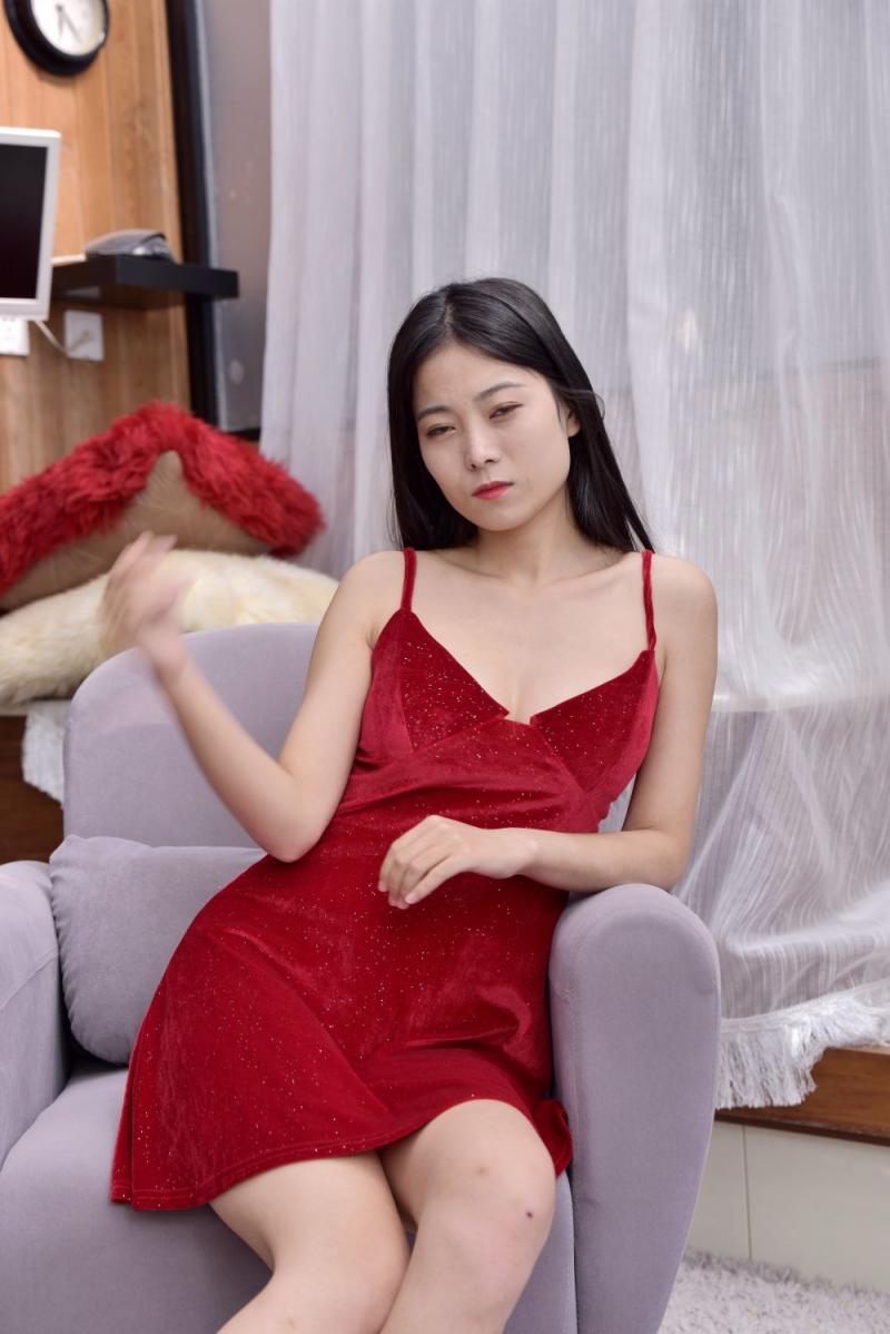 红衣妹子肉体白嫩漂亮