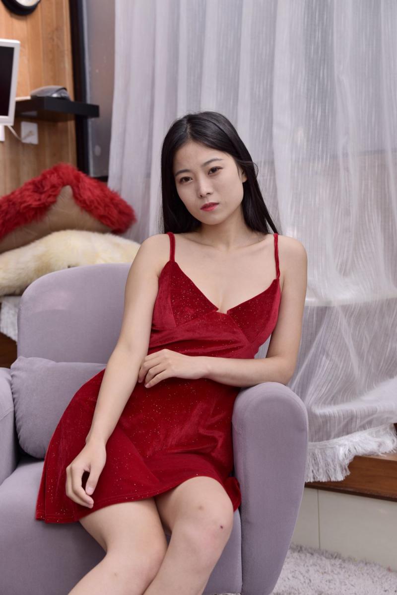 红衣妹子肉体白嫩漂亮