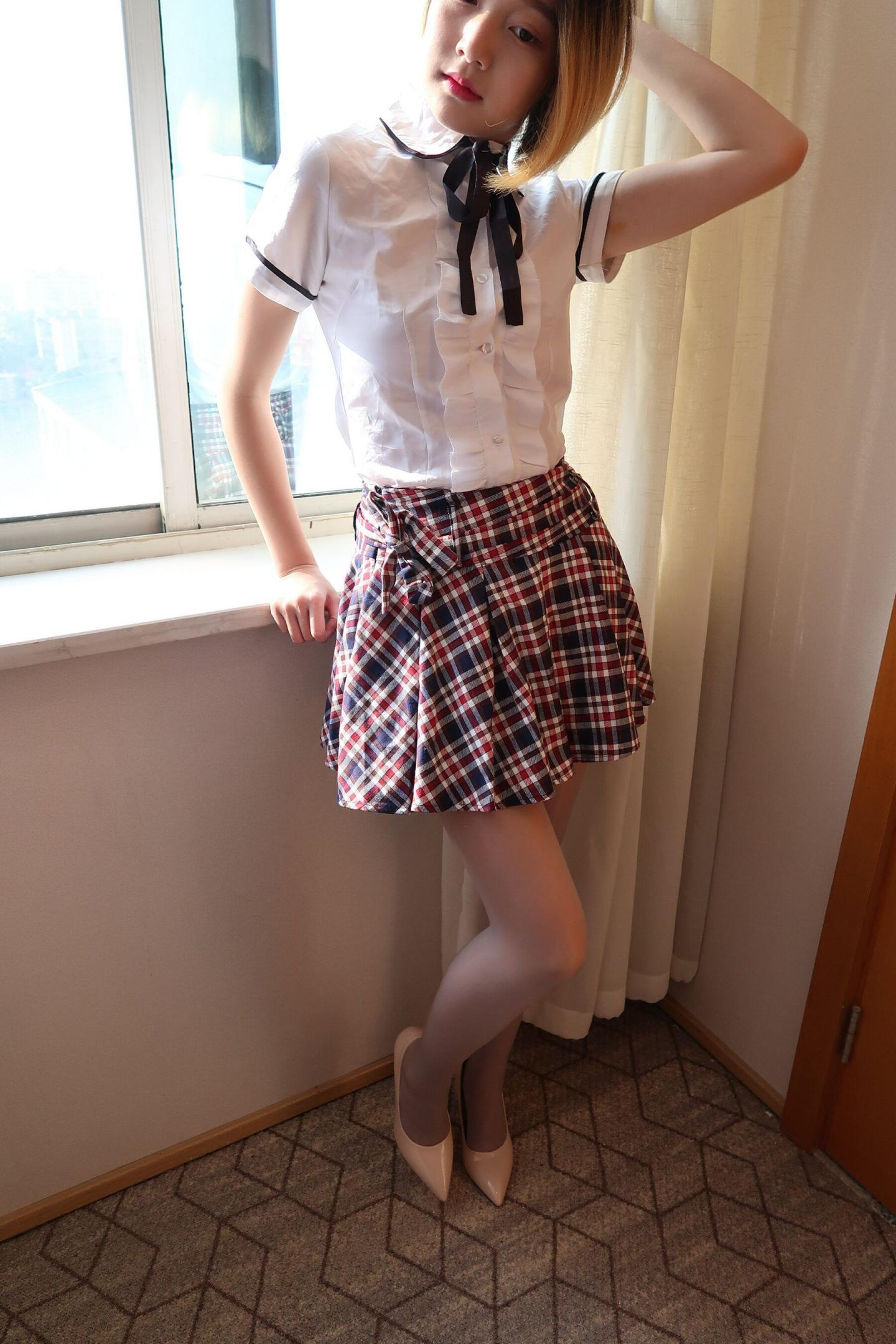 亮丝美腿果然十分诱人