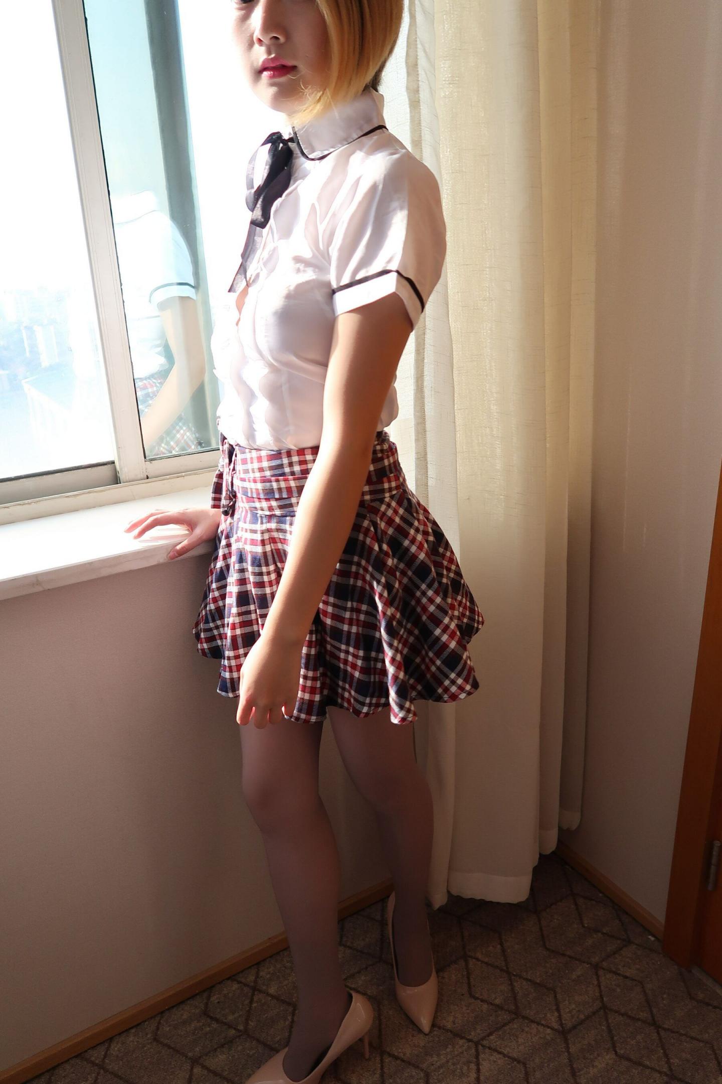 亮丝美腿果然十分诱人