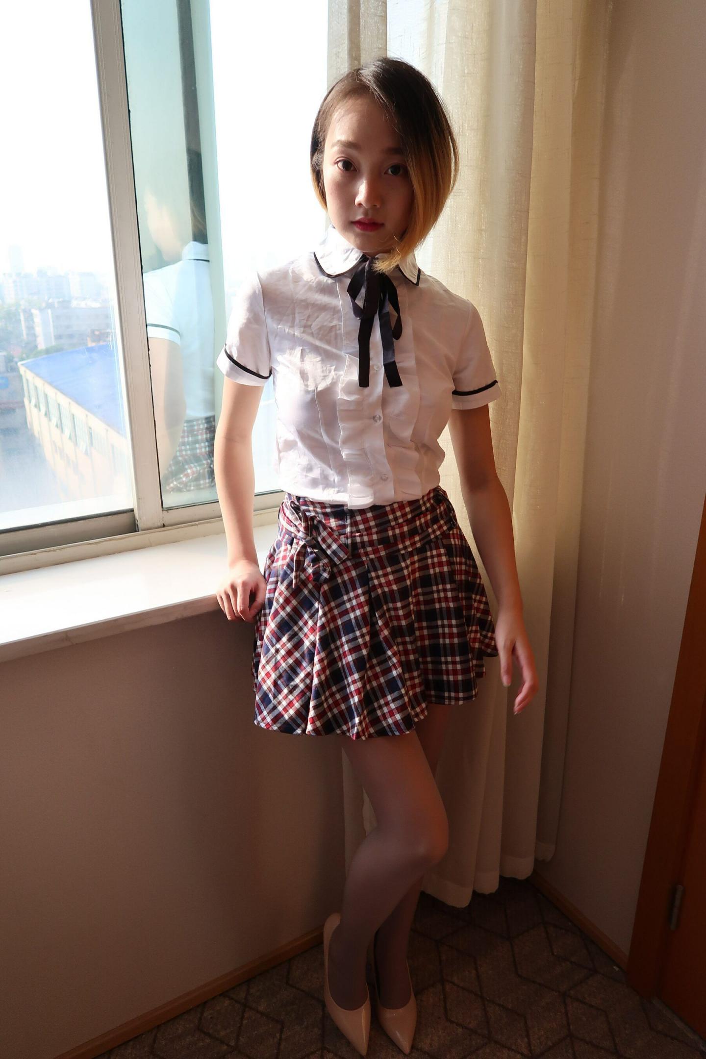 亮丝美腿果然十分诱人