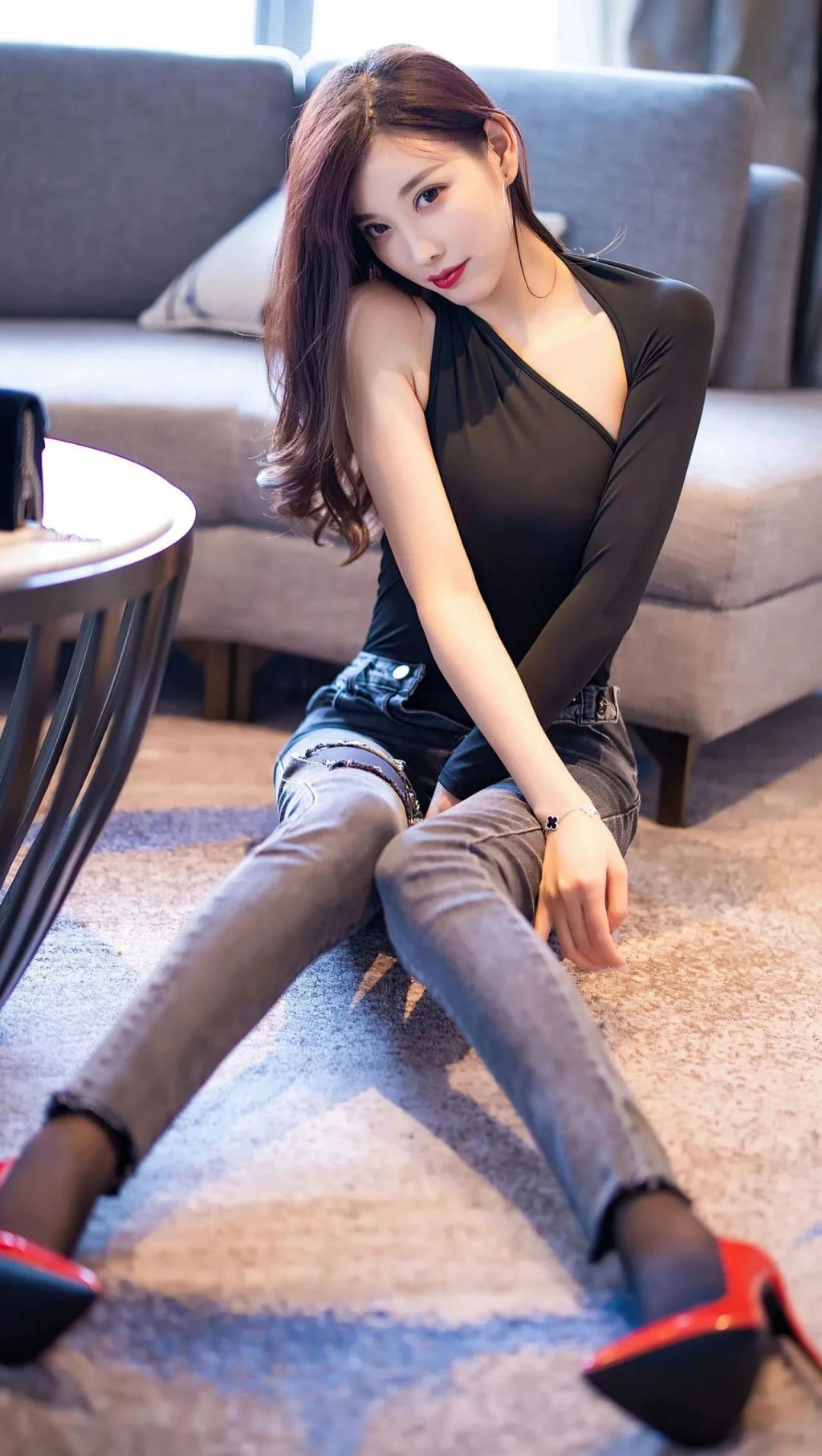 包臀裙，高跟肉丝大长腿