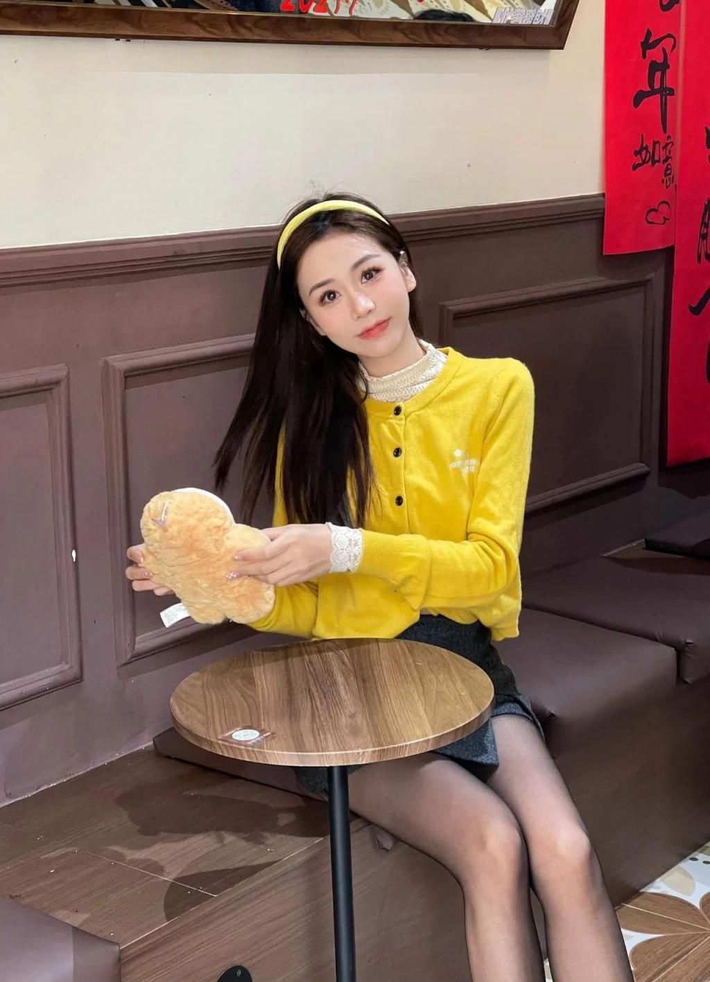 紧身衣包臀裙，黑丝大长腿