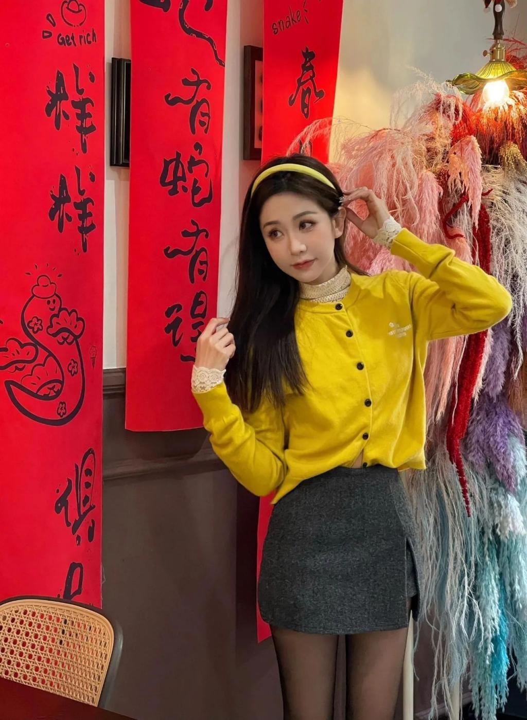 紧身衣包臀裙，黑丝大长腿