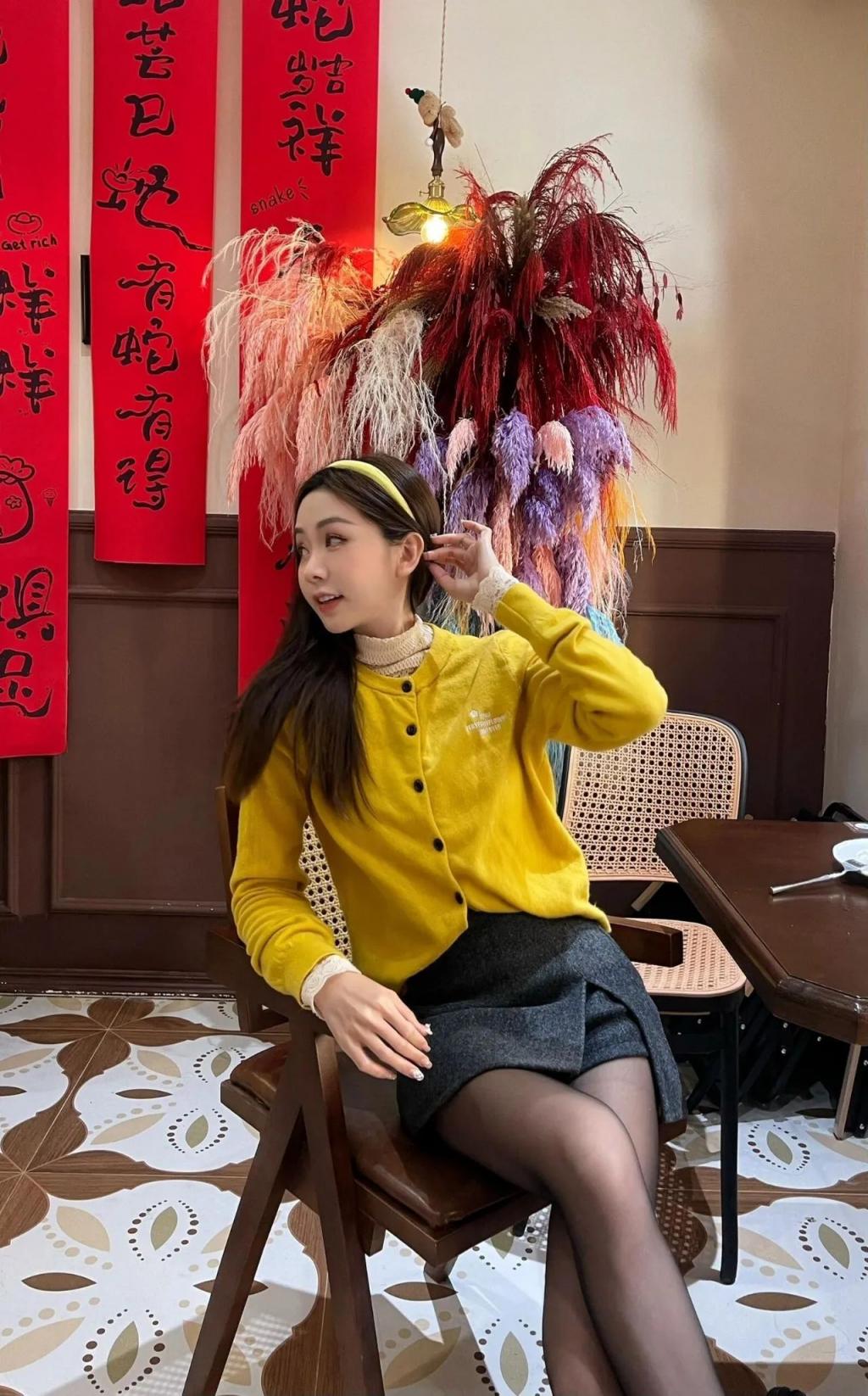 紧身衣包臀裙，黑丝大长腿