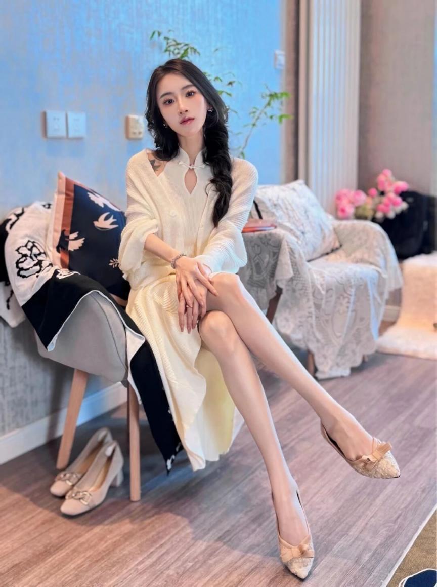 漂亮的大长腿小姐姐