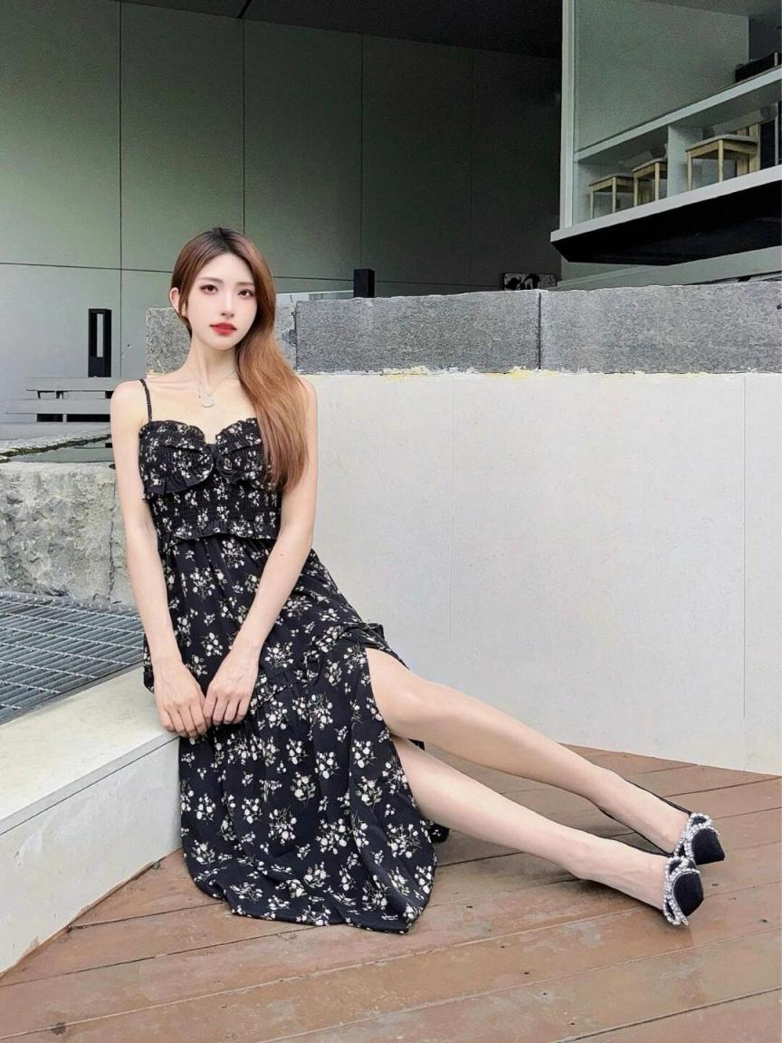 漂亮的大长腿小姐姐