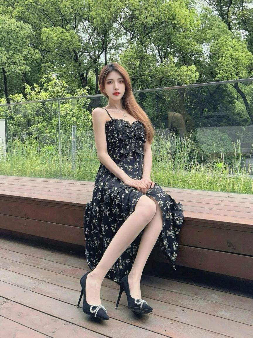 漂亮的大长腿小姐姐